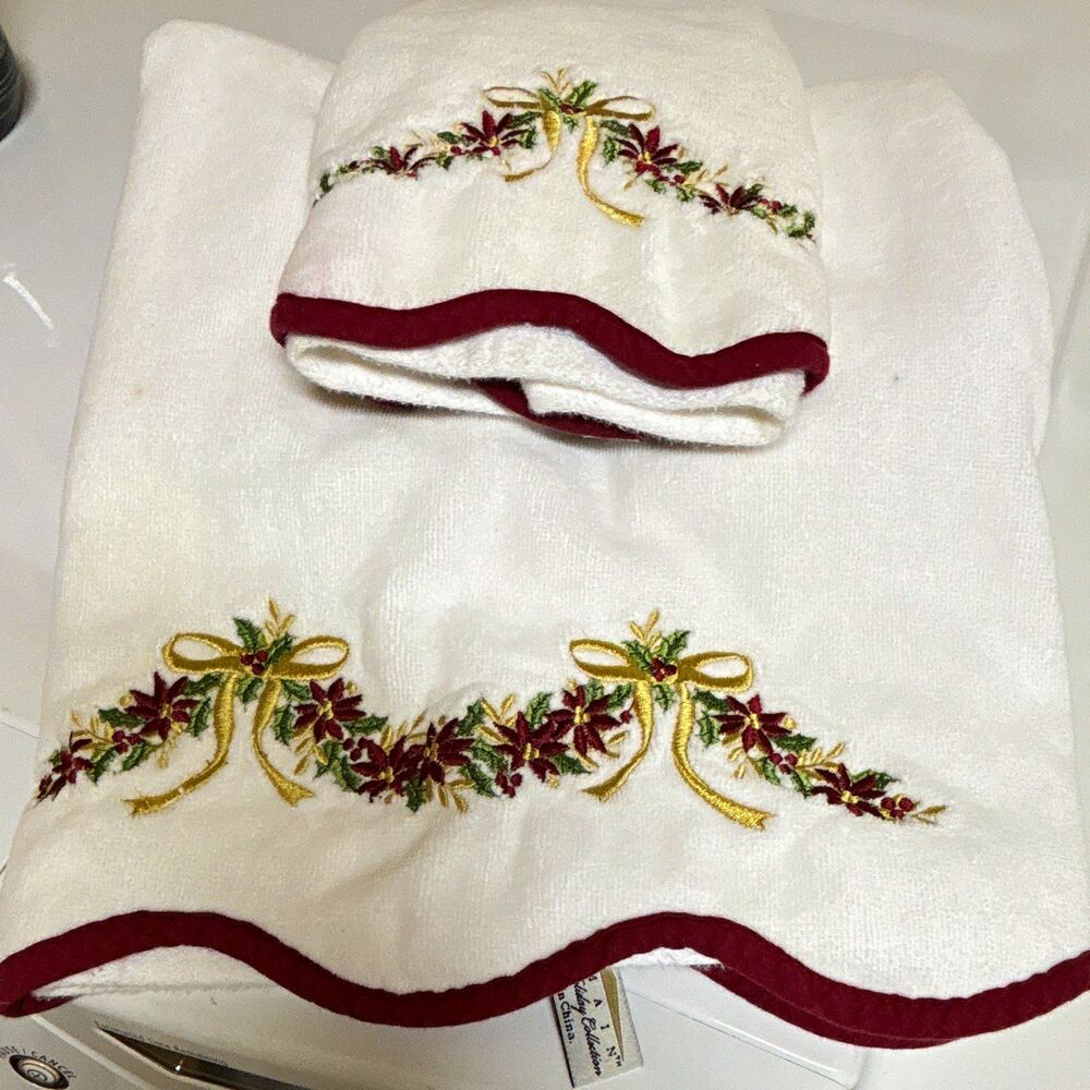 Embroidered Holiday Christmas Towel Set 1 Bath & 2 Hand Towels White Burgundy